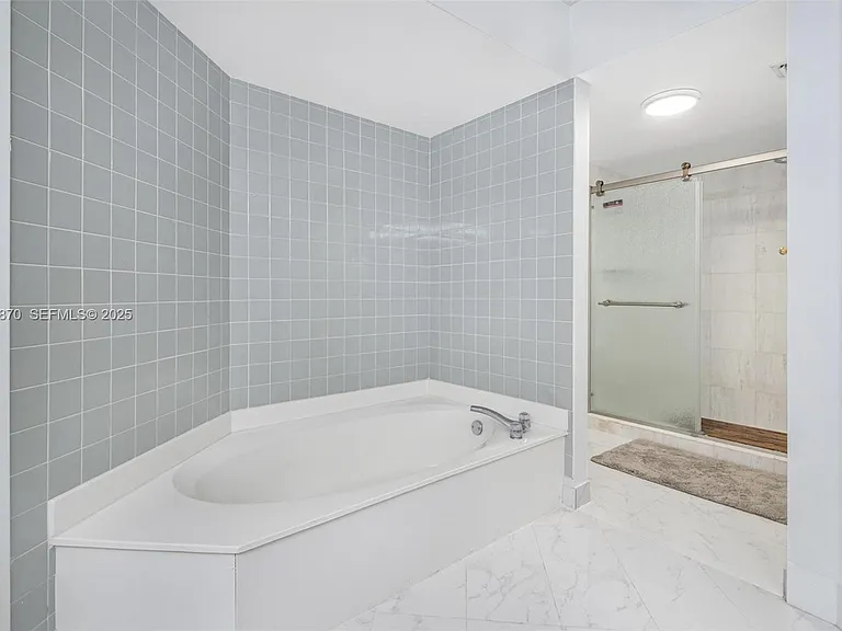 3400 NE 192nd St #1808 — Photo 13