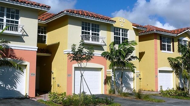 Colonial Palms Townhomes