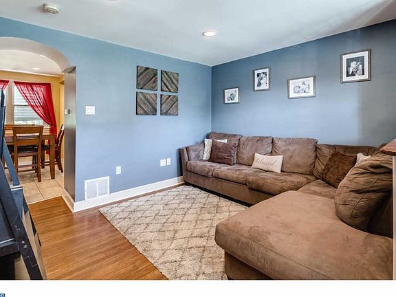 3rd image of 3420 Stanwood St