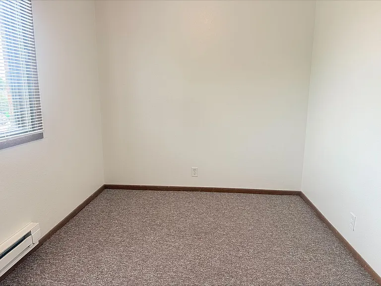 1216 S G Ave — Photo 15