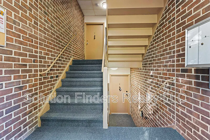 2 bed, 1.0 bath, $1,700 — Photo 4
