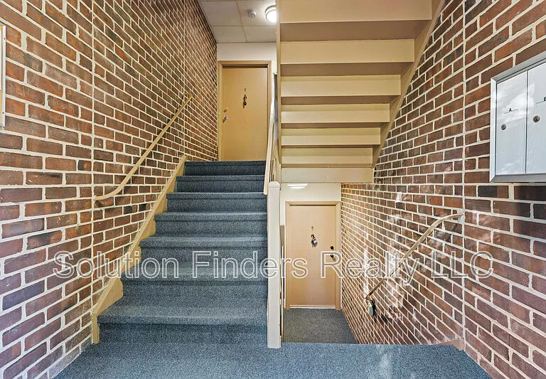 211 Crocker Dr #1 — Photo 4