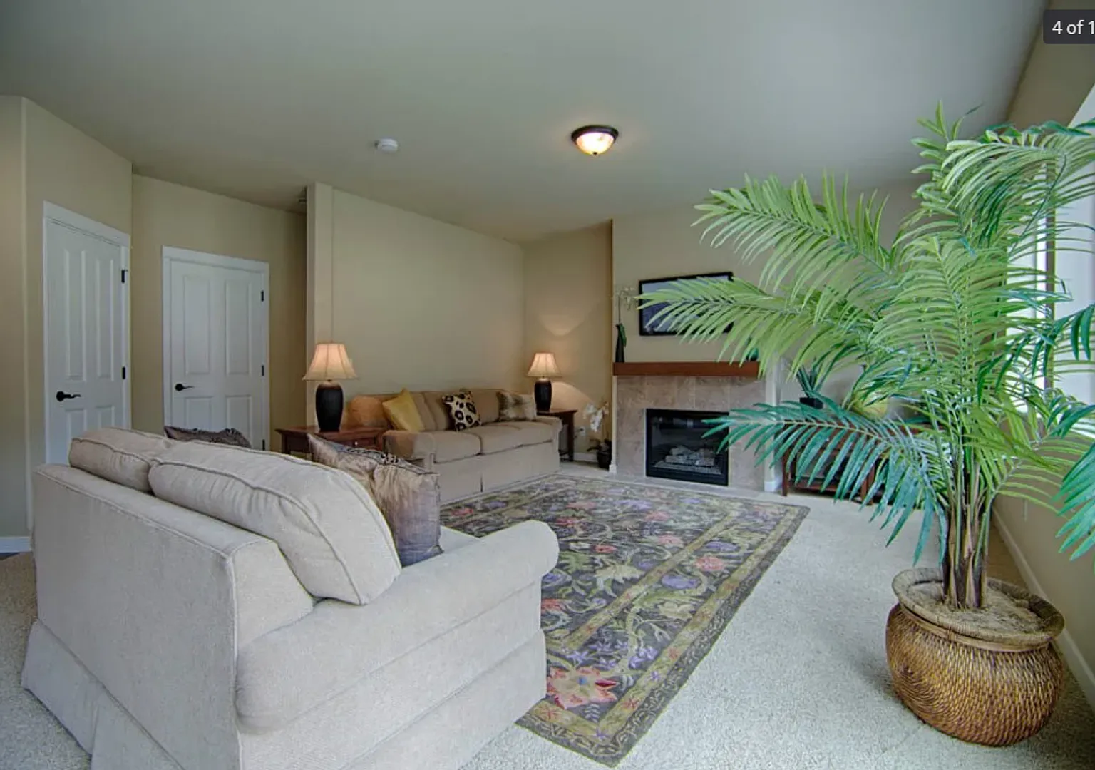 Beautiful large 5 bedroom in Rock Creek Community available now!! — Photo 3