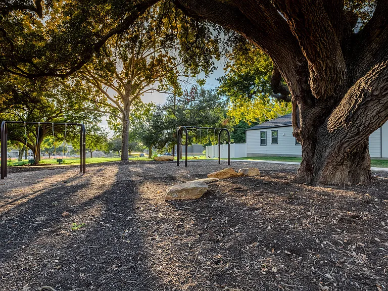 Los Cielos at Brooks Luxury Rentals — Photo 3
