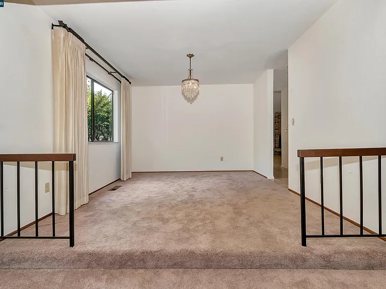 332 Downham Ct — Photo 8