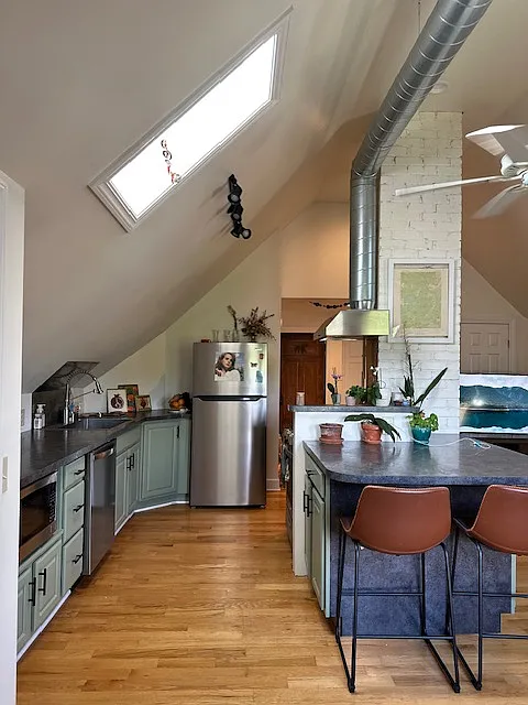 2 bed, $1,800 — Photo 2