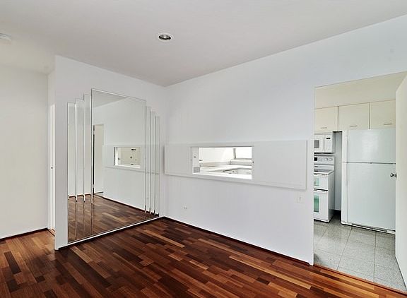 5th image of 5530 S South Shore Dr #20B