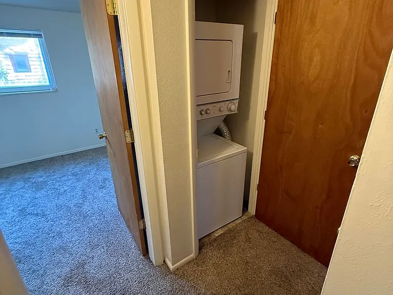 225 Terry St — Photo 11