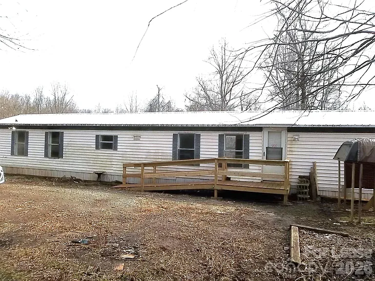 146 Thornwood Ln — Photo 1