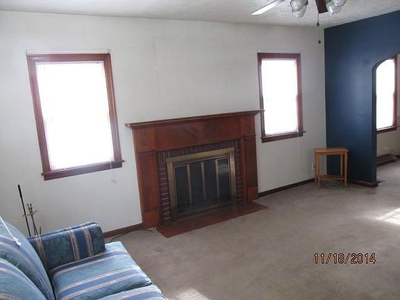 Living Room. Gas Fireplace