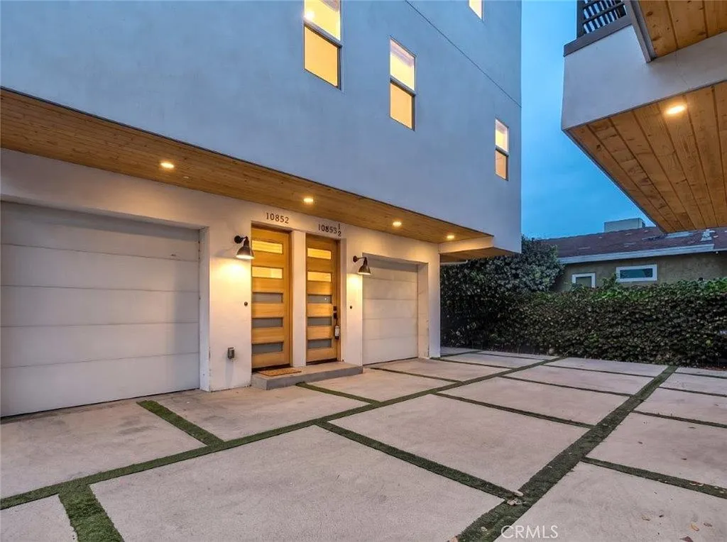 4 bed, 2000 sqft, $4,575 — Photo 2