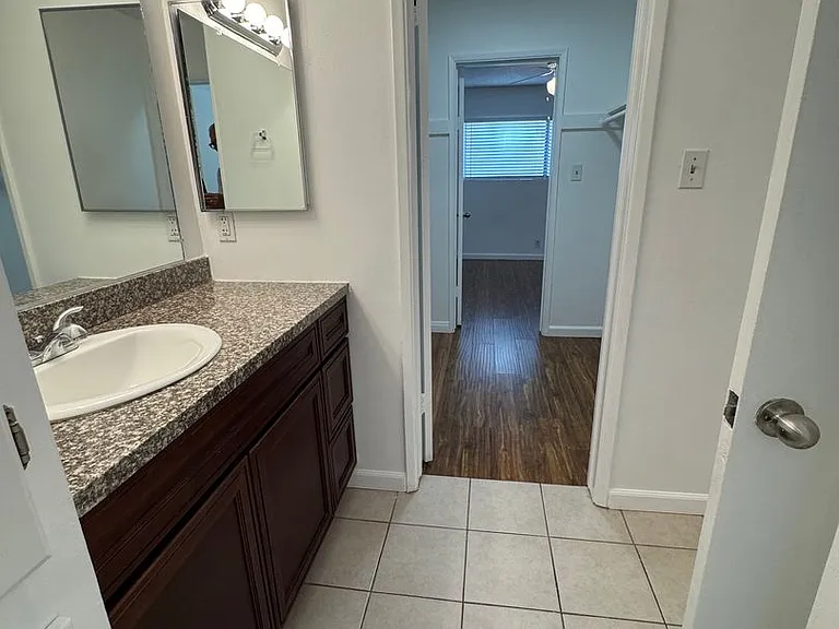 617 N Orange Dr — Photo 23