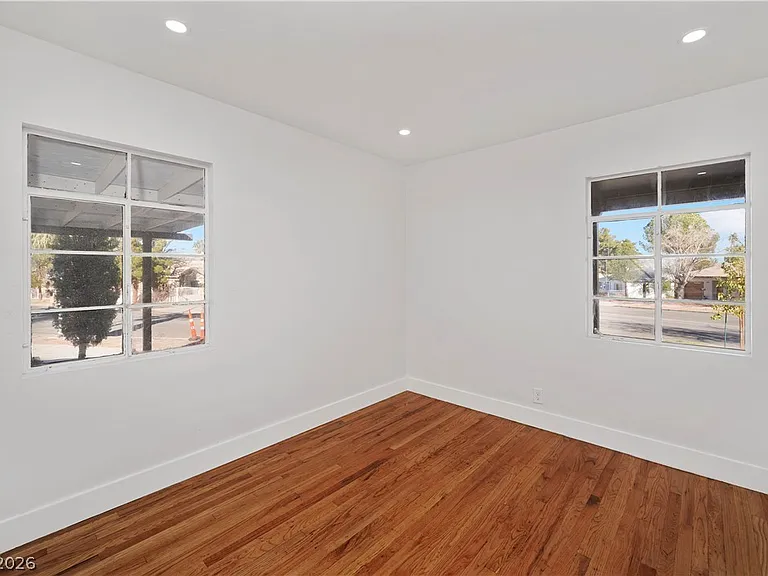 1140 Hillside Pl — Photo 13