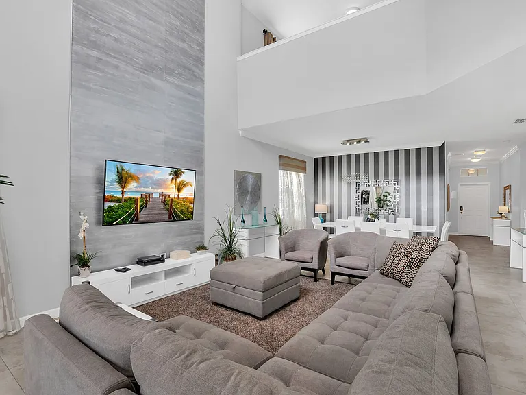 Majesty Palm Rd — Photo 12