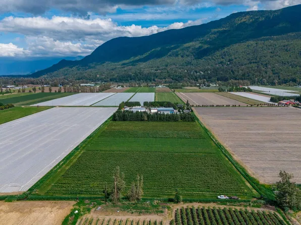 3387 Tolmie Rd, Abbotsford, BC V3G 2T9