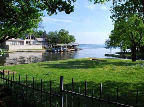 3rd image of 209 Bay Point Dr
