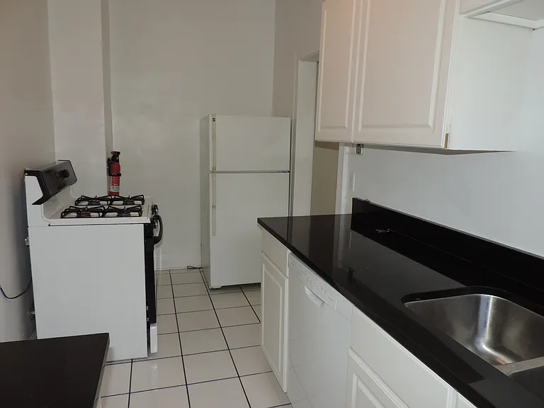 1107 Lake St #28 — Photo 5