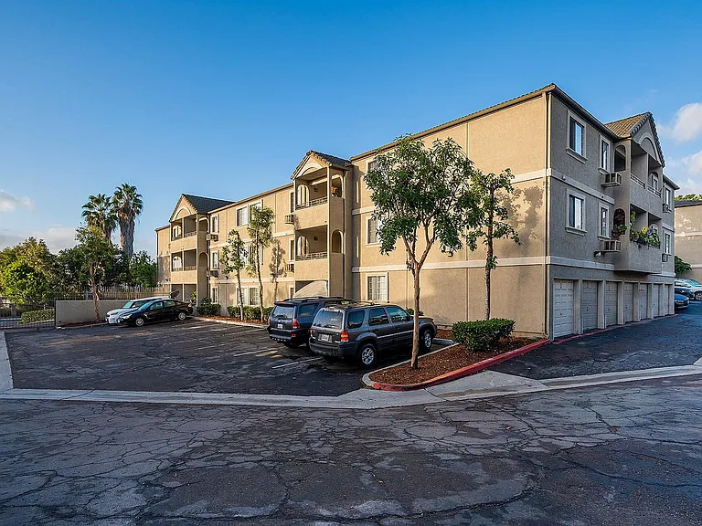 Chateau Spring Gardens Apartments — Photo 39