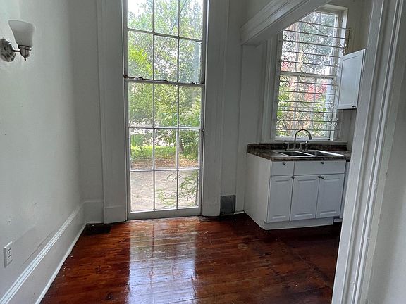 2nd image of 3222 Prytania St APT B