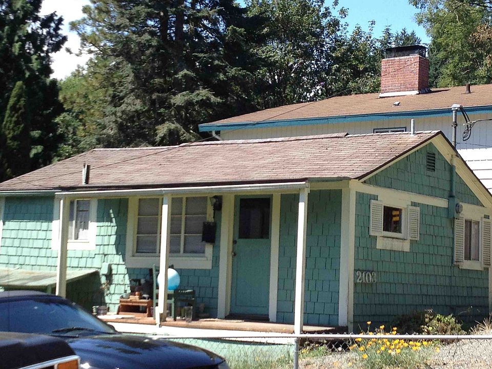 2nd image of 2103 NE 100th St
