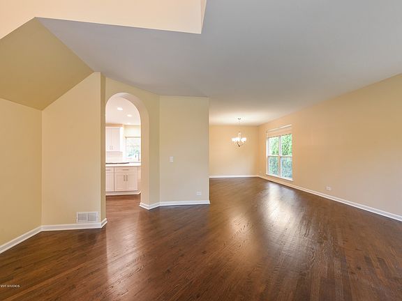 3rd image of 394 Hillview Dr