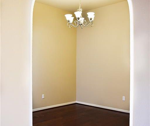 4th image of 631 Northcliffe Dr