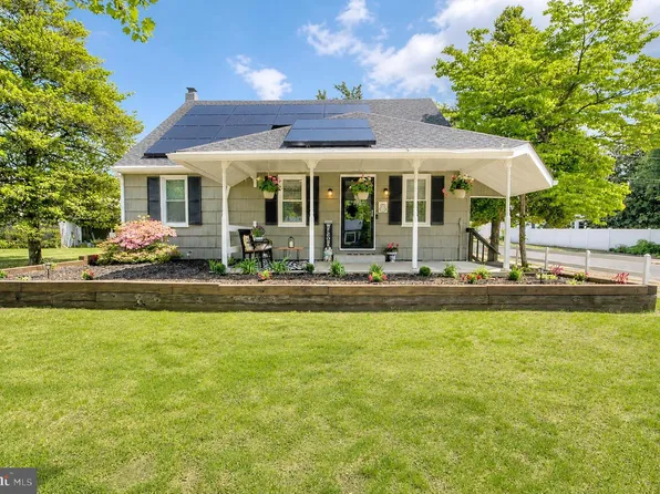 421 New Jersey Ave, National Park, NJ 08063