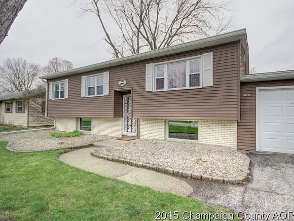 1012 Holiday Dr photo 1
