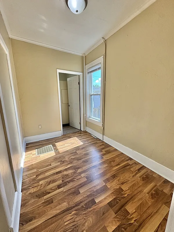 Studio, 1.0 bath, 215 sqft, $729 — Photo 3