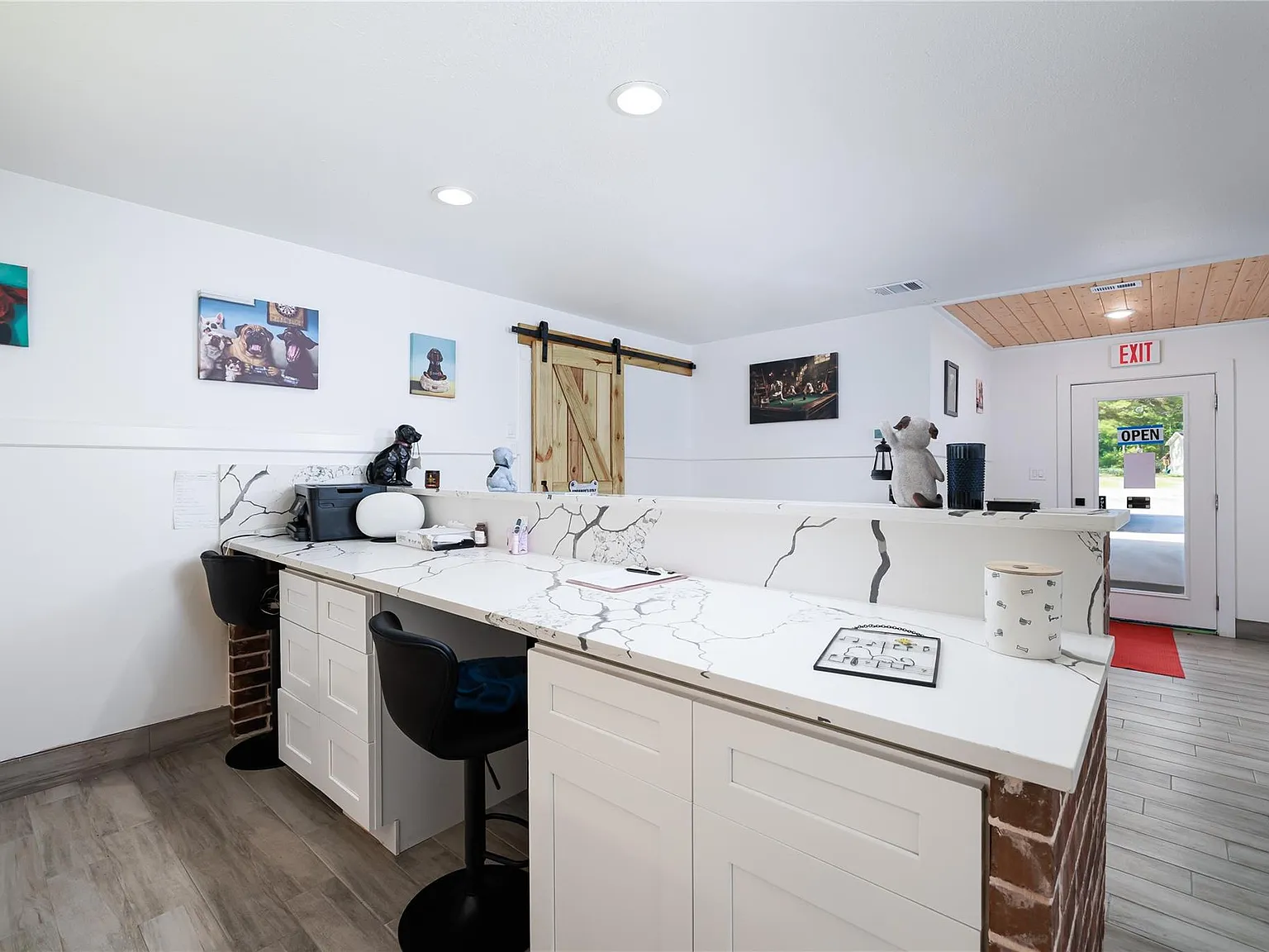 4 bed, 4.0 bath, 5600 sqft, $5,500 — Photo 4
