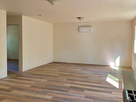 5th image of 671 NE Sherwood Way #1