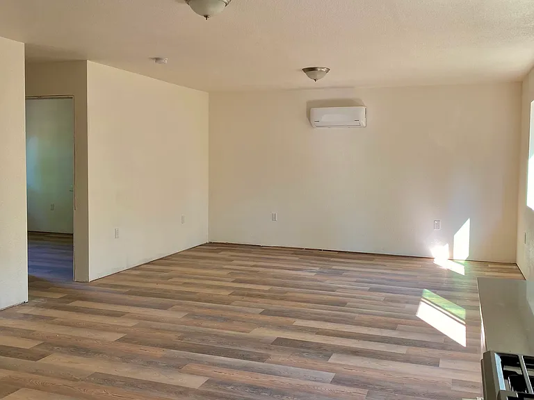 671 NE Sherwood Way #1 — Photo 5