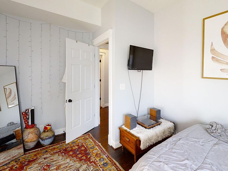 Back bedroom with den