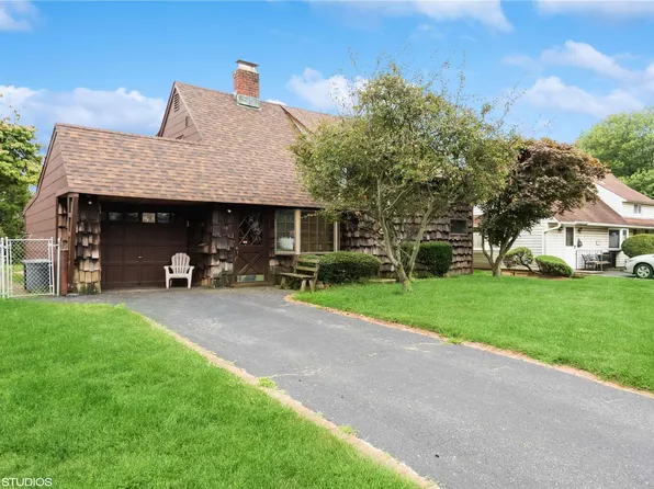 145 Duckpond Drive, Wantagh, NY 11793