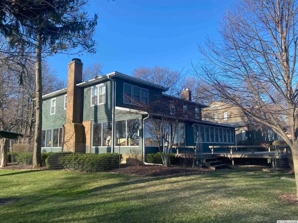 15574 Dodge Ave, Clear Lake, IA 50428