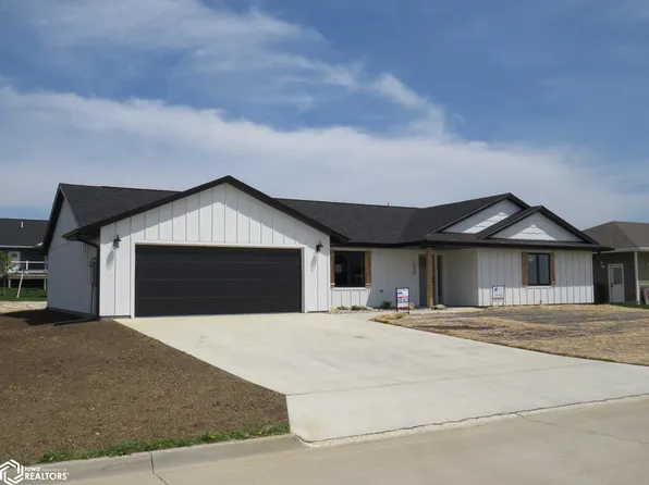 1529 E 10th St, Carroll, IA 51401