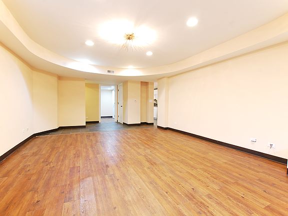 3rd image of 1352 N Lasalle St #Gdn