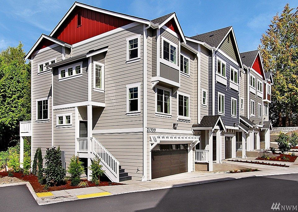 Disclaimer: All renderings and marketing sketches are approximate and conceptual only.  Finished townhouses and associated products may vary in details, dimensions, and features at the discretion of the Builder.