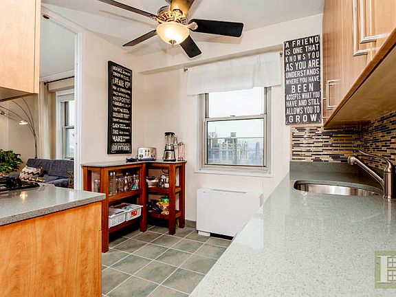 5th image of 300 E 40th St #30*C