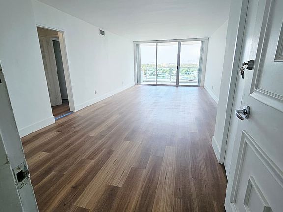3rd image of 5161 Collins Ave APT 1208