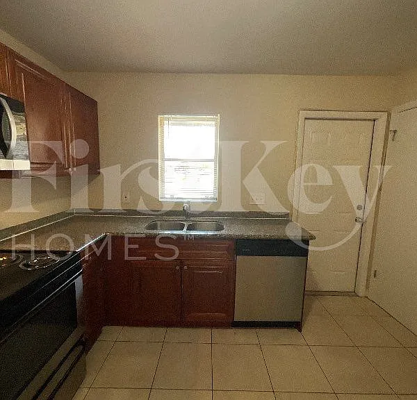 4304 N Shore Dr — Photo 6