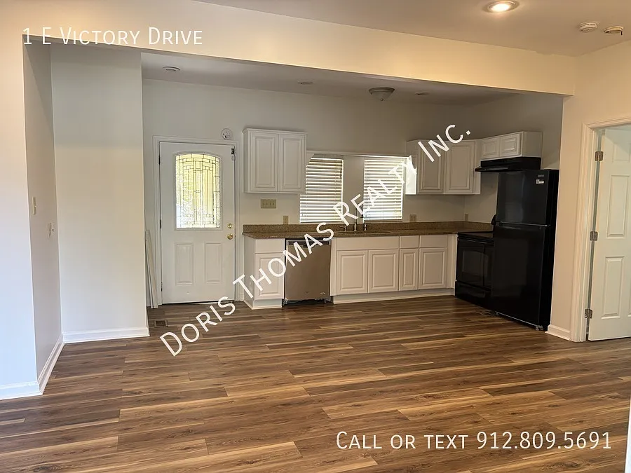 3 Bedroom 3 Bath Home Midtown Savannah — Photo 3