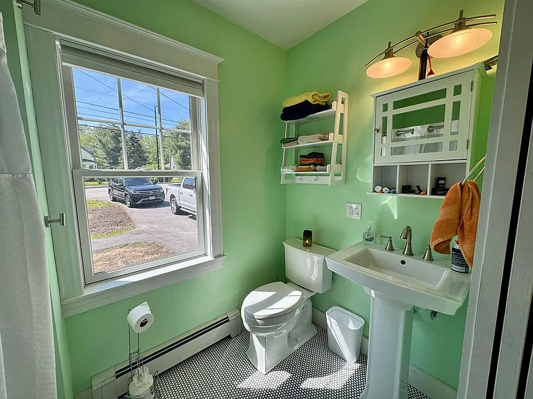 275 Middle Rd — Photo 25