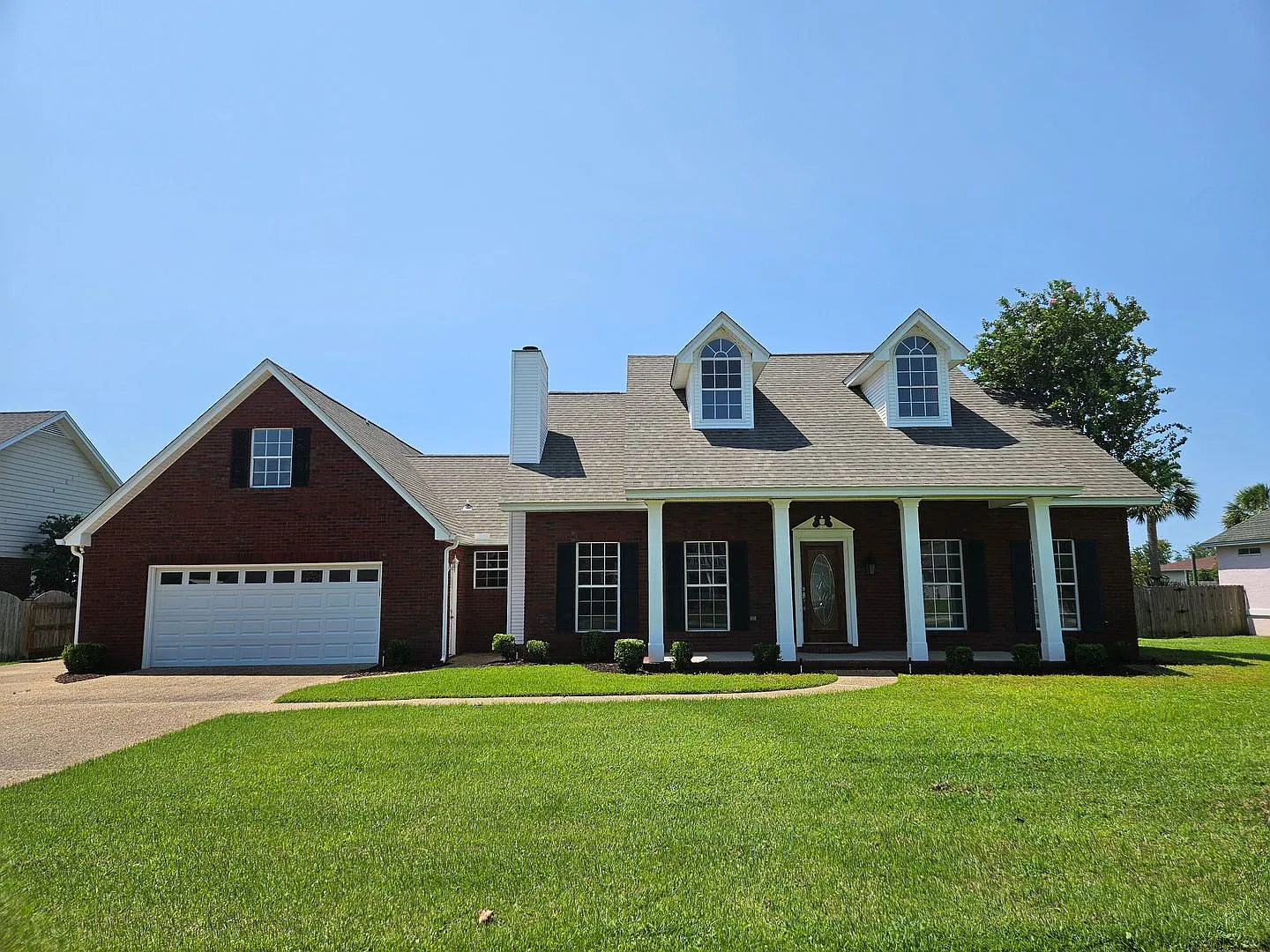 Beautiful Waterfront Oasis W/Private Dock Access, Pool & Hot Tub! *Pool Service, Pest Control & L... — Photo 1