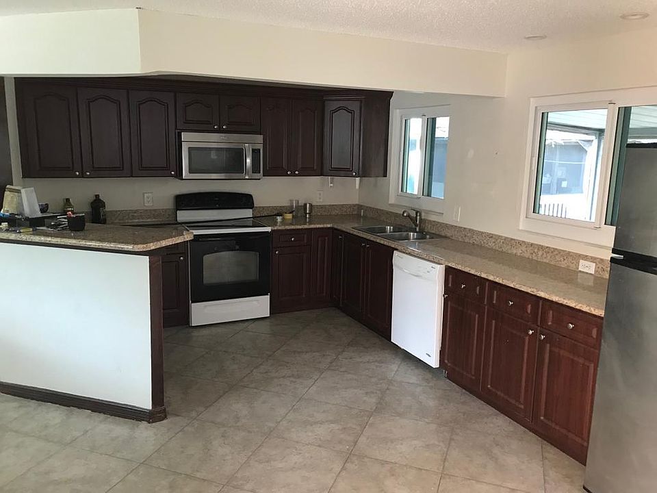 2nd image of 4581 SW 25th Ave