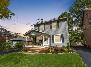 3529 E Scarborough Rd, Cleveland Heights, OH 44118