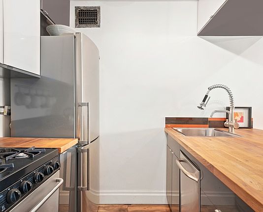 3rd image of 101 W 12th St APT 9C