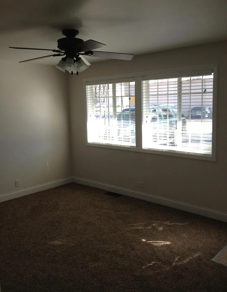 3 bed, 1053 sqft, $2,195 — Photo 3