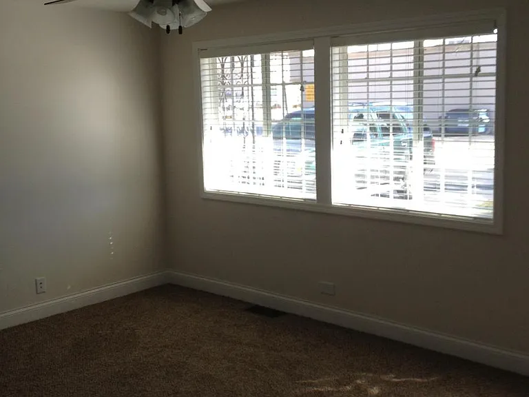 11512 S Karlov Ave — Photo 3