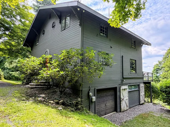 65 Meadow Lane, Hillsdale, NY 12529